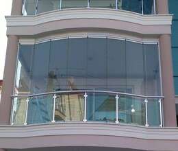Cam balkon