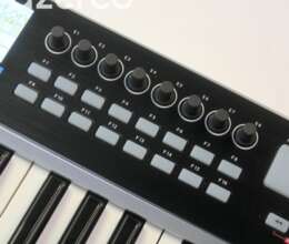 "Samson Graphite 49" midi controller
