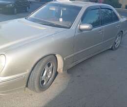 Mercedes E 220, 2001 il