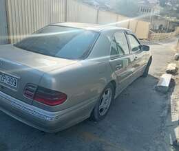 Mercedes E 220, 2001 il