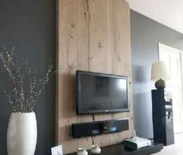 Televizorların divara yığılması