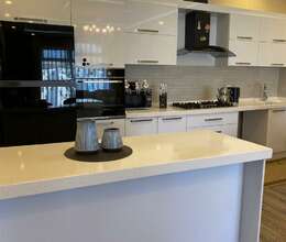 Satılır həyət evi/bağ evi 100 m², Buzovna q.