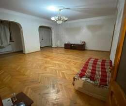 Satılır 5 otaqlı köhnə tikili 112 m², Bakıxanov q.