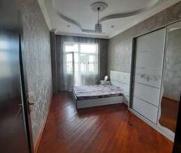Qaraçuxurda, məscidə yaxın, əşyalı, 2 otaqlı mənzil
