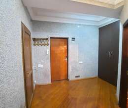 Qaraçuxurda, məscidə yaxın, əşyalı, 2 otaqlı mənzil