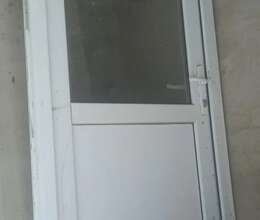 Plastik qapı 