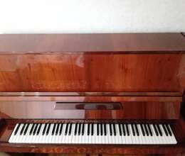 Piano yaxşı vəziyyətdə