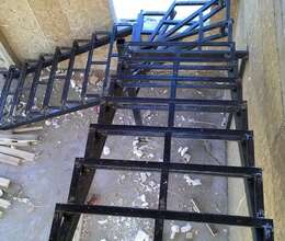 Dəmir pilləkənlər 