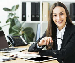 Ofis Menecer tələb olunur
