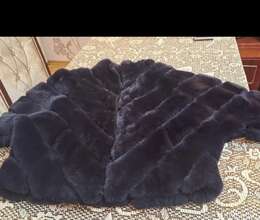 Max mara,  natural kürk /suba baha alinib 2/3 defe geyilib son qiymet 350 azn