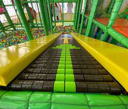 Yumşaq oyun zonalarının (soft play) sifarişlə yığılması