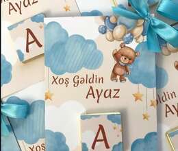 Ad günü pankartları