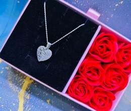 Gümüş boyunbağı 