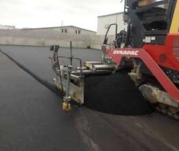 Asfalt işləri görülür.