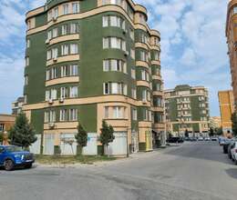 Mağaza Satılır, 245m², 9-Otaqlı