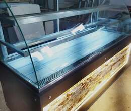 Şirniyyat vitrini soyuducusu