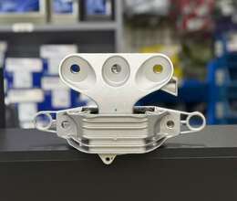 Chevrolet Malibu 2015-2024 1.5 - Mühərrik Yastığı Sol