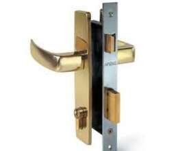 Bina evlərində  Çöl və Ev Qapılarının Zamok və ruckalarının dəyişdirilməsi. 