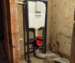 Təcrübəli santexnik ustası 