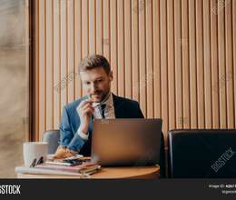 Məlumat meneceri tələb olunur