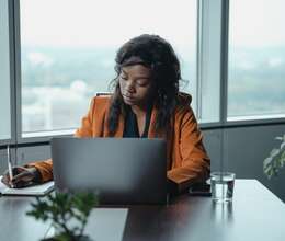 Məlumat meneceri tələb olunur