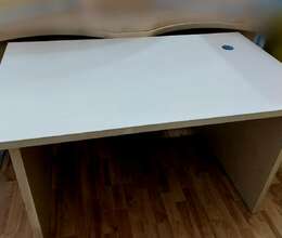 Kanada  istehsalı sadə ofis masası 