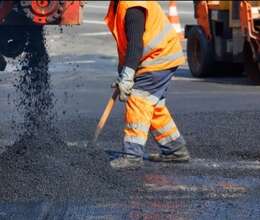 Asfalt işləri görülür.