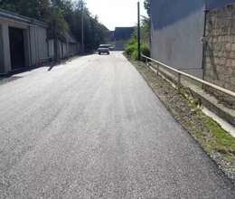 Asfalt işləri görülür.