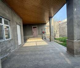 Binede 5 otaq ev satılır