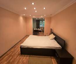 Şərifzadə küçəsində 2 otaqlı mənzil satılır