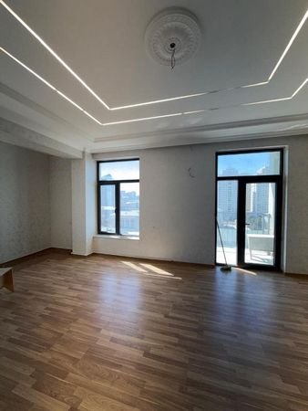 Statistika Komitəsinin arxasında 3 otaqlı mənzil satılır