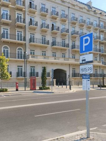 Ağ Şəhər Kompleksində 3 Otaqlı Mənzil Satılır