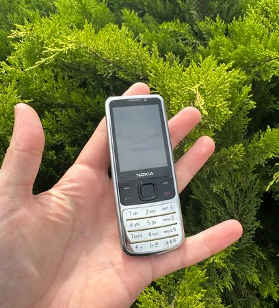 Nokia 6700