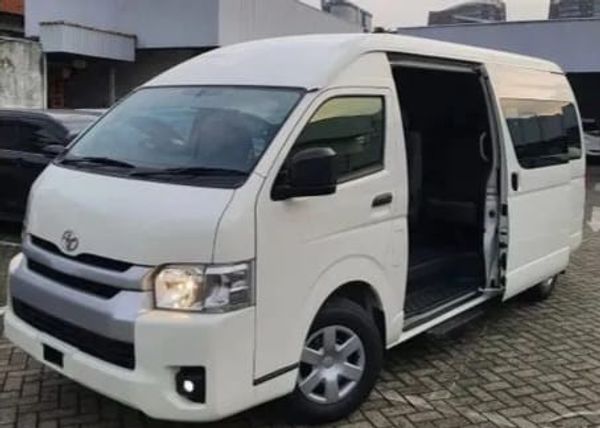 Toyota Hiace 14 Nəfərlik Mikroavtobus — Transfer Və Tur Xidməti