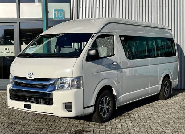 Toyota Hiace 14 Nəfərlik Mikroavtobus — Transfer Və Tur Xidməti