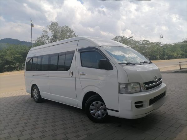 Toyota Hiace 14 Nəfərlik Mikroavtobus — Transfer Və Tur Xidməti
