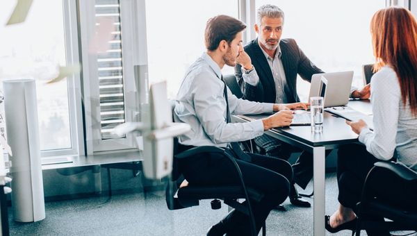 Məlumat meneceri tələb olunur