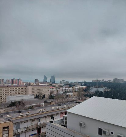 4-otaqlı Köhnə tikili, ARB TV və "Kaktus" restoranı yaxınlığında, 105 m²