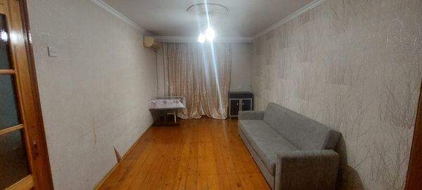2-otaqlı Köhnə tikili, m.Neftciler Q.Qarayev prospekti, 50 m²