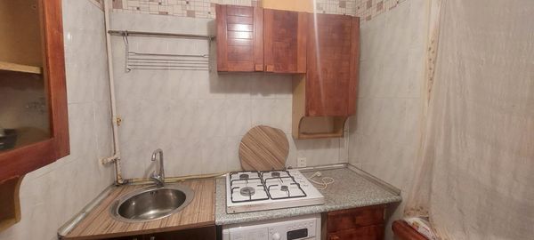 2-otaqlı Köhnə tikili, m.Neftciler Q.Qarayev prospekti, 50 m²