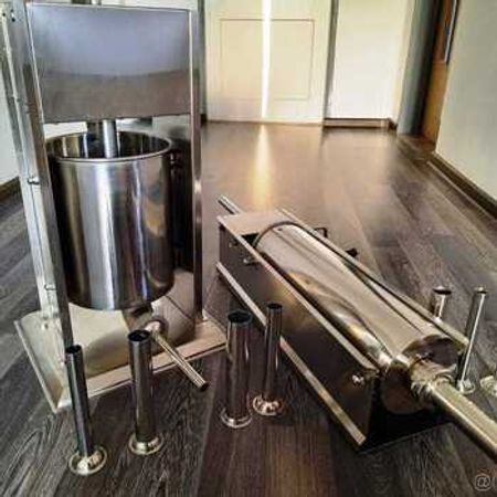 Kolbasa və sosiska dolduran