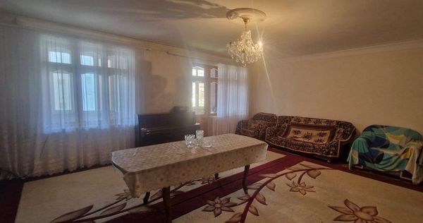 5-otaqlı Köhnə tikili, m.Neftciler Naxcivanski küç., 120 m²