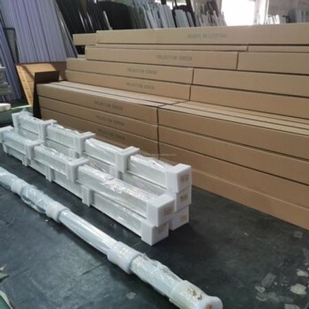 Mühərrikli proyektor ekranları