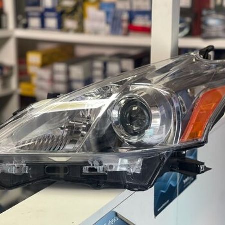 Toyota Prius V farası – Ehtiyat hissələri – ucuztap.az