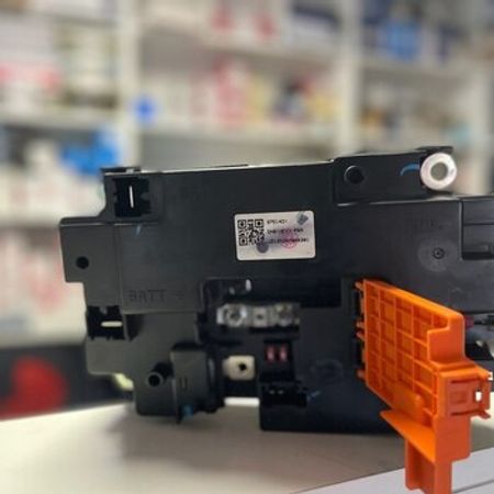 "Hyundai Elantra Hybrid 2020-2024" batareya relesi