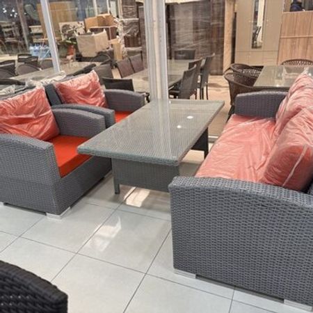 Bağ üçün divan ve kreslolar