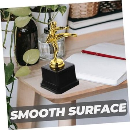 Qızılı karate suveniri