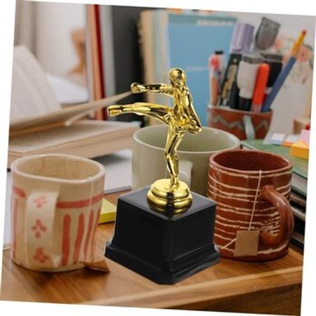 Qızılı karate suveniri