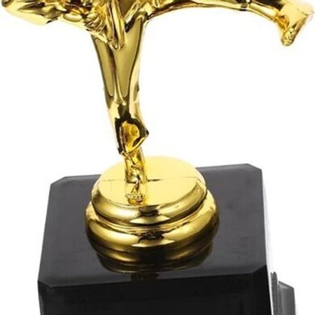 Qızılı karate suveniri