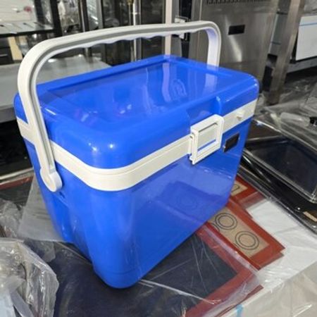 Buz daşıma çamadanı